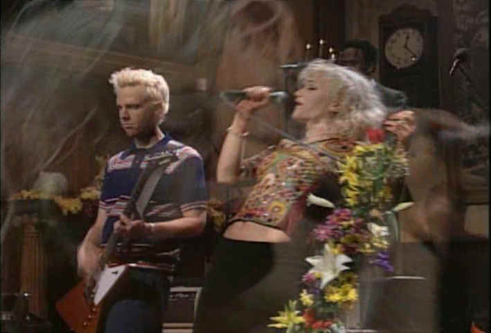Gwen Stefani and No Doubt get down on SNL