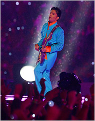 Prince Rogers Nelson performing at SuperBowl XLI, 2007 photo