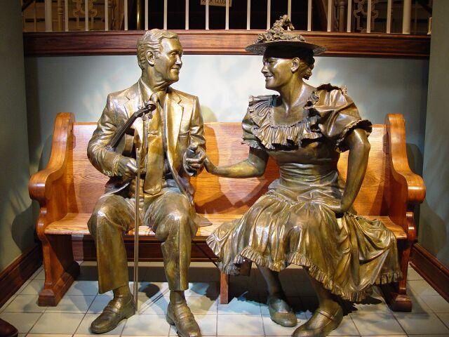 Roy Acuff and Minnie Pearl sculpture