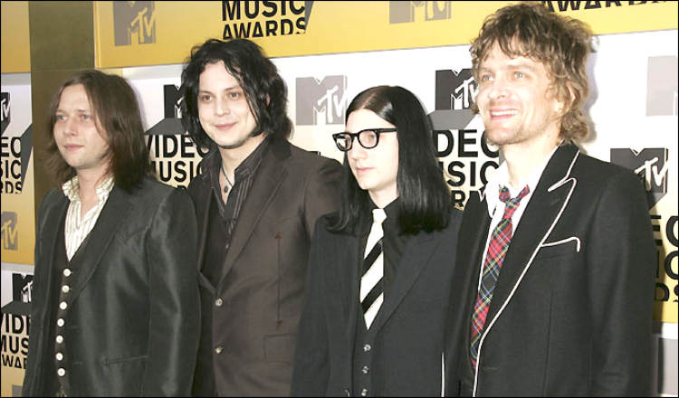 Jack White with the Raconteurs at the 2006 MTV Awards